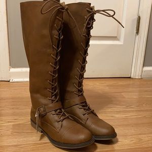 Women’s size 9 brown lace up boots